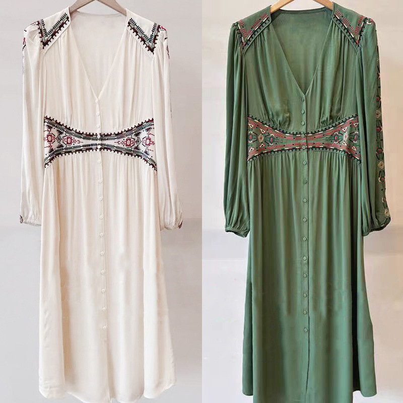 French-Style Niche 2026 Early Autumn Regular Shoulder Waist-Cinching Embroidered Travel Photography Bohemian Style V-Neck Vintage Dress Ys190