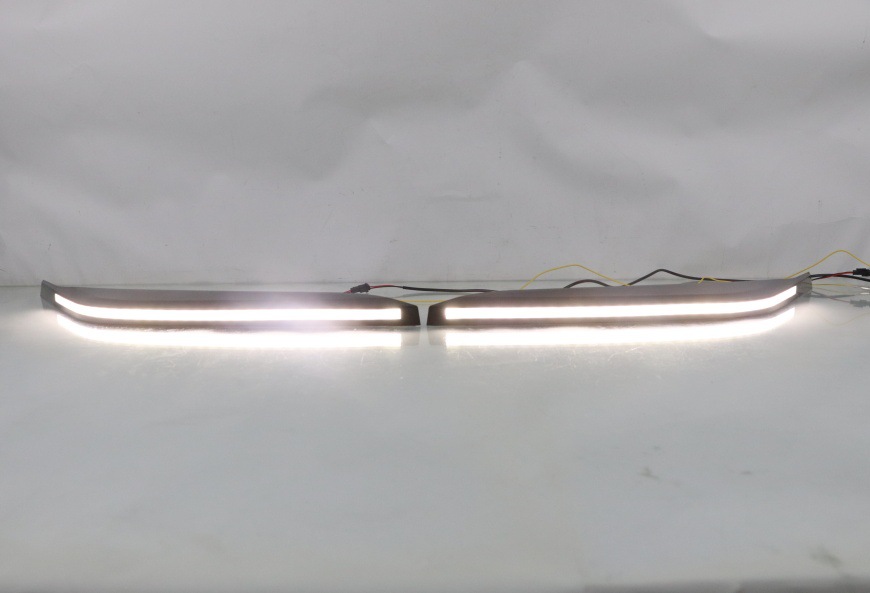 Suitable for 22-23 Toyota Sequoia Tundra Headlight Eyebrow Modification Led Sequential Turn Signal Lights, Dedicated Daytime Running Lights