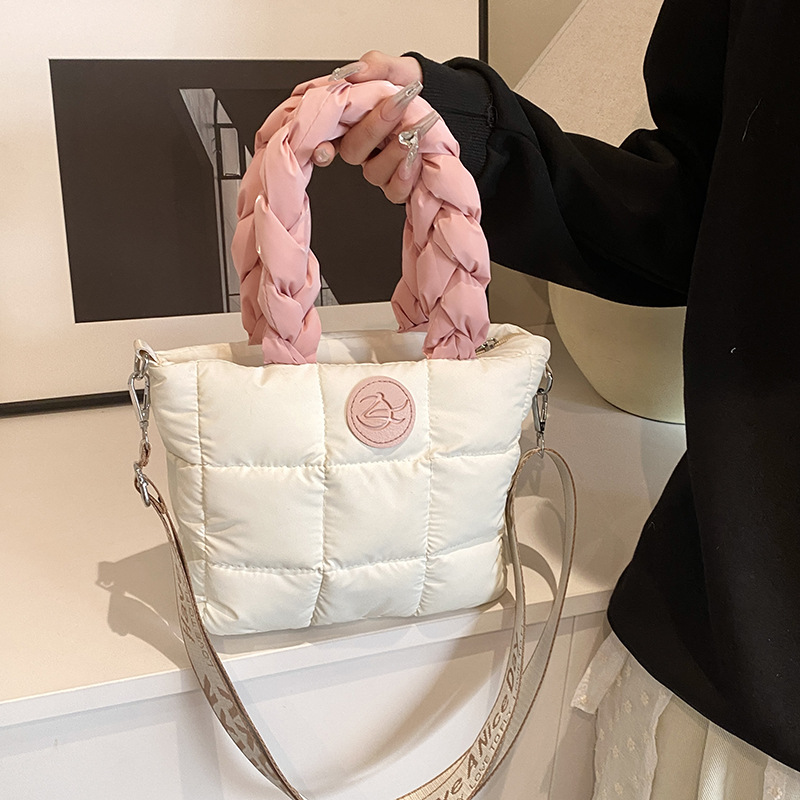 小众设计棉服羽绒包2025新款流行包包女韩国充棉手提包休闲托特包