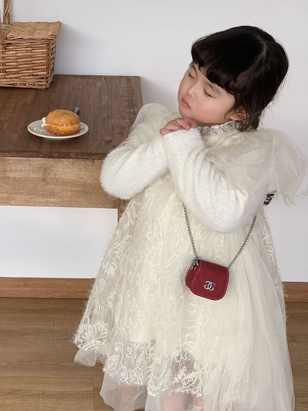 ミニ子供の小包に合わせておしゃれな小香風のお姫様チェーンを斜めに掛けます。|undefined