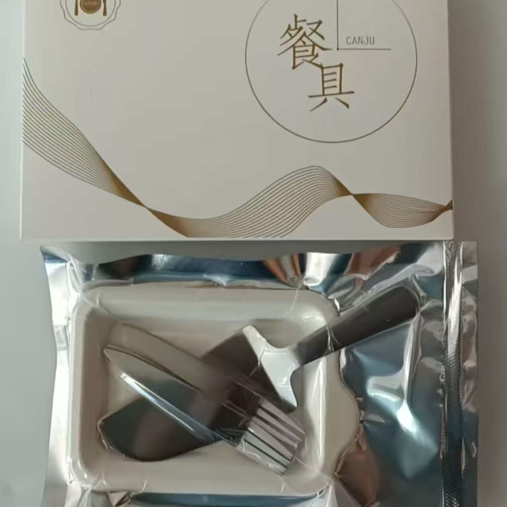 박스형 C5 플레이트, 포크 5개 및 칼 1개