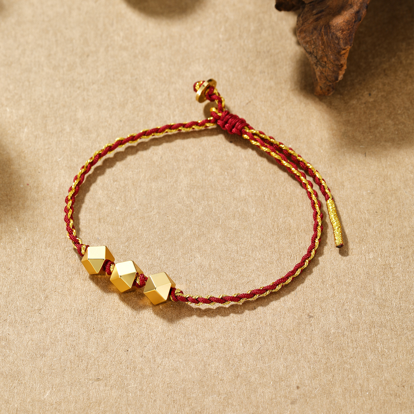 Pulsera de cuerda roja