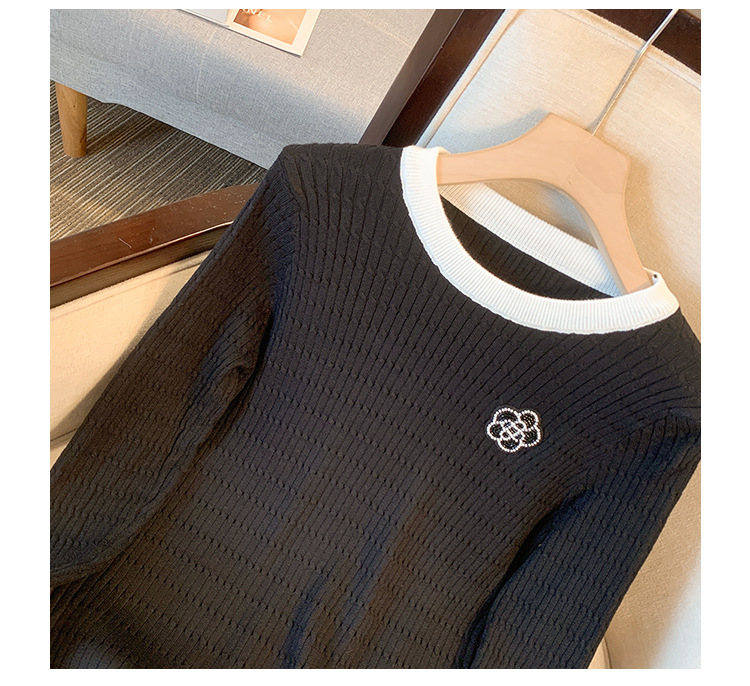 Women's Knitted Sweater With Flower Embroidery Round Neck Pullover_voghion.com