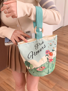 �r�з�����Ů2025�¿������������ˮͰ��д��ٴ����e���಼��