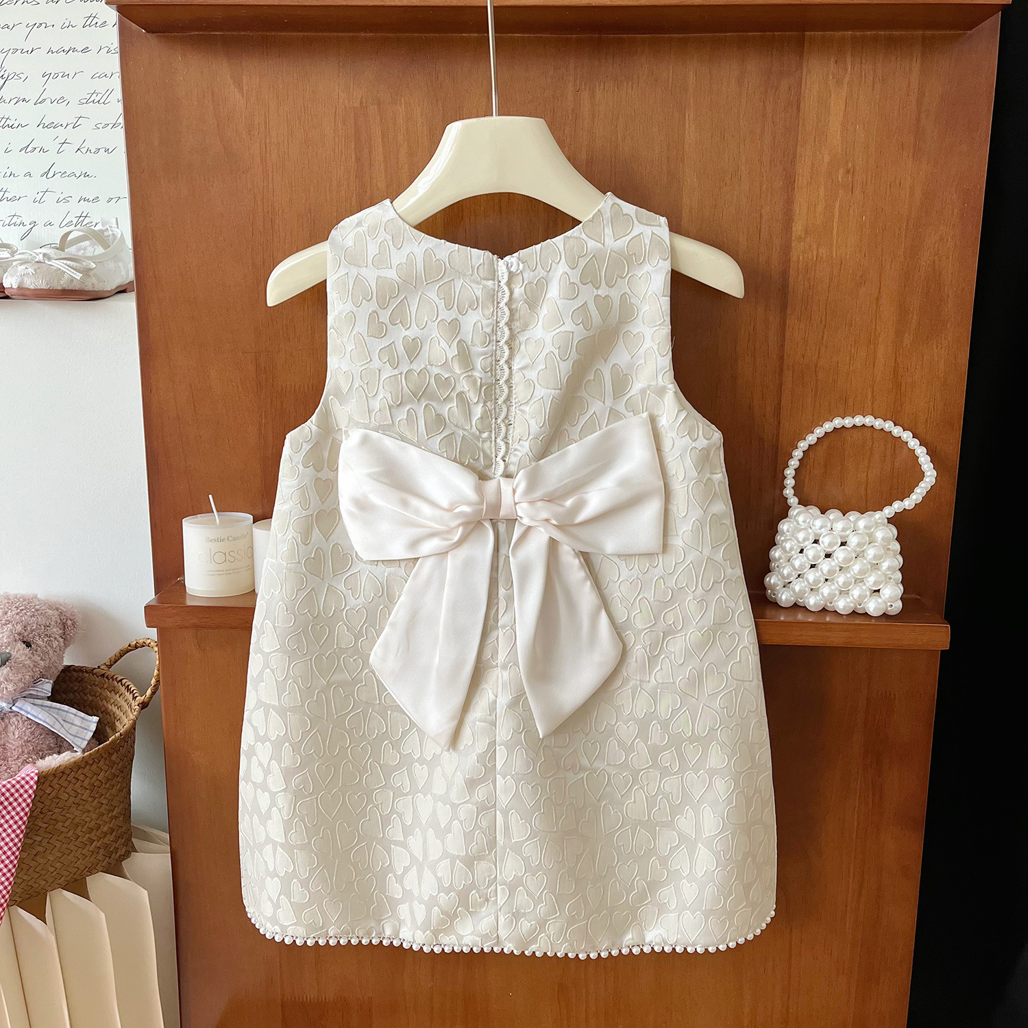 Summer elegant dress with sleeves sleevless with bow