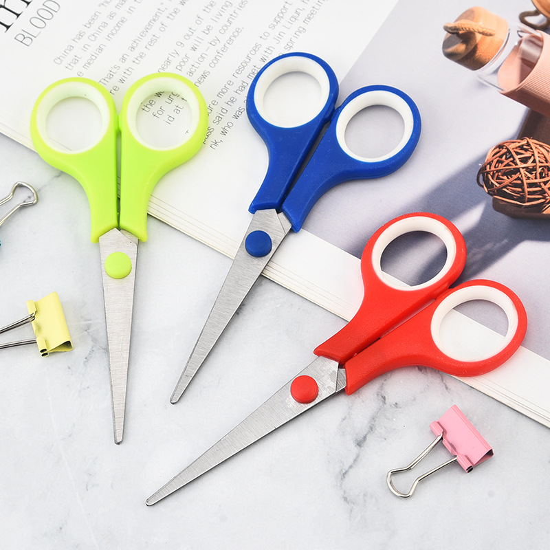 Dos colores tijeras de papelería de goma y plástico tarjeta de inserción portátil de oficina para estudiantes de acero inoxidable dos piezas de tijeras de oficina