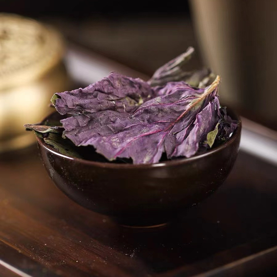 Dried Perilla Leaf Zi Su Ye 50g Bottle Aromatic Culinary Herb for Tea Soup and Seasonal Cooking in use