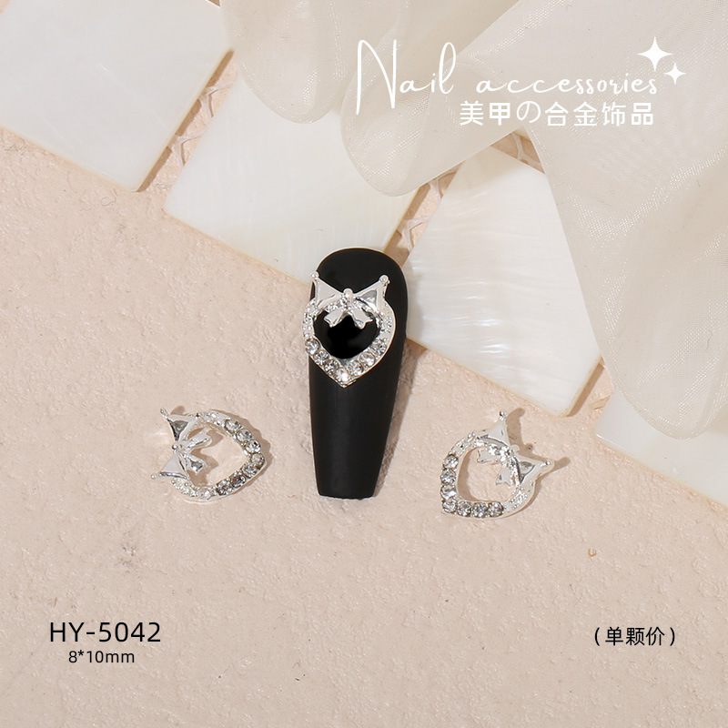 Nuevo arco de uñas amor aleación decoración de uñas flor de la luna mariposa clavo taladro fábrica joyería al por mayor