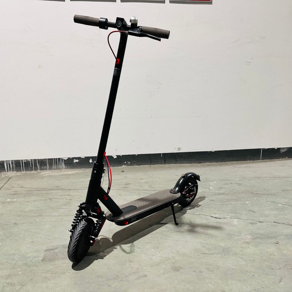 Overseas warehouse straight hair electric scooter 8.5 inch folding scooter driving two-wheeled scooter mini electric car