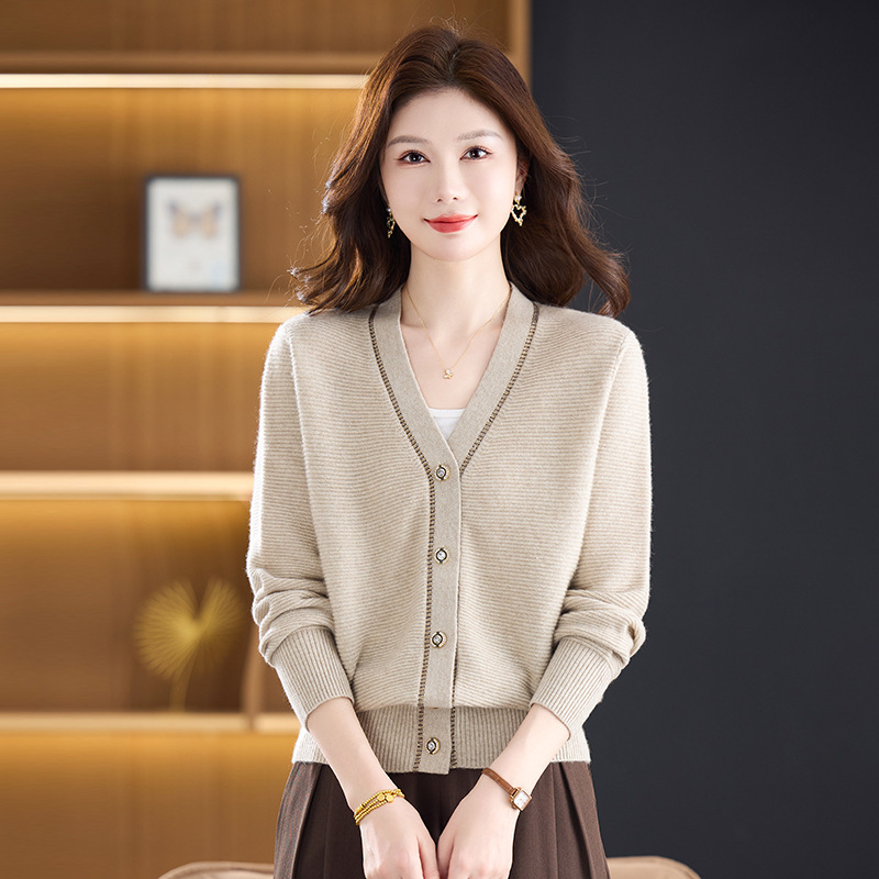 秋季新款羊毛针织毛衣开衫时尚V领百搭秋冬外套保暖长袖妈妈衣，女装针织衫/毛衣，妃慕昵服饰