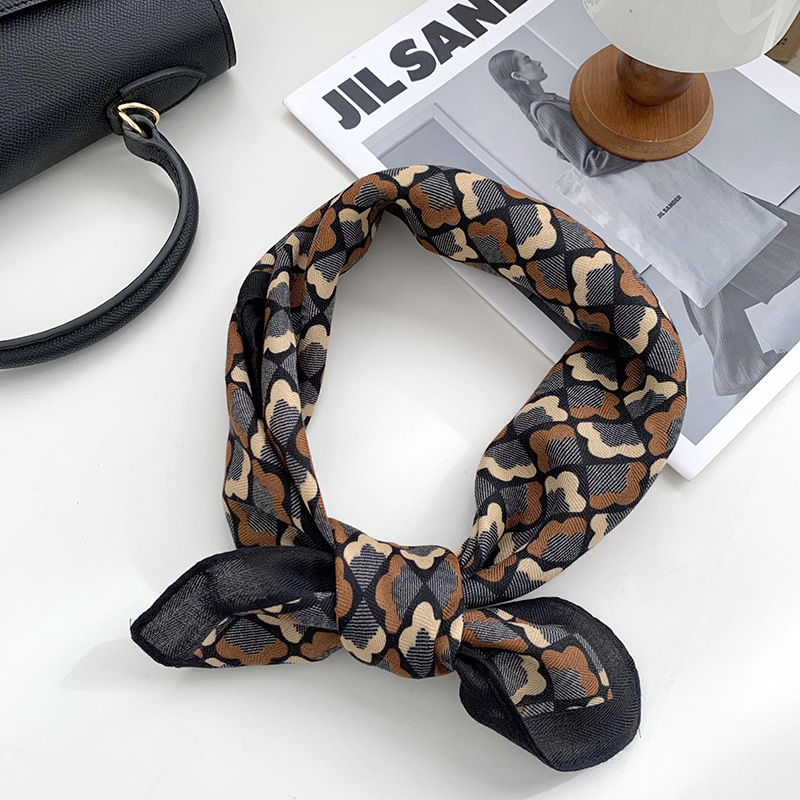 Bufandas de seda cuadrada alta sensación de 2025 nuevo bufandas de algodón de anacaju versátil pequeña bufandas de cabello cuadrada bufandas de seda al por mayor