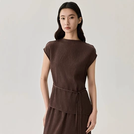 女式针织衫;女式T恤;女式衬衫