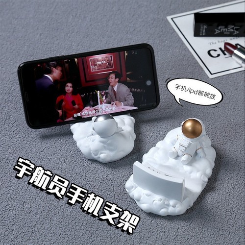 Space astronaut mobile phone holder car pendulum living room porch home good things hand-made resin crafts small ornaments