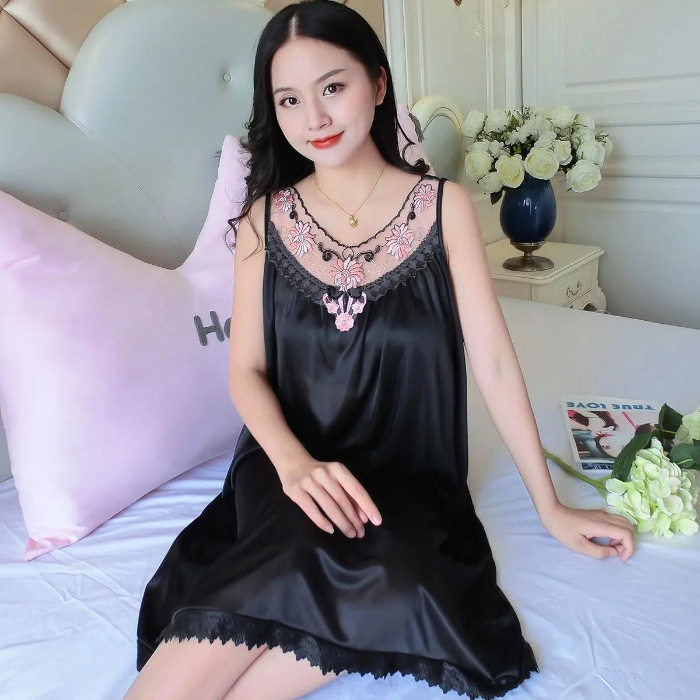 2023 Verano de seda de hielo camisón de las mujeres de seda delgada sexy suave cómodo pijamas de las mujeres desgaste del hogar Comercio exterior al por mayor