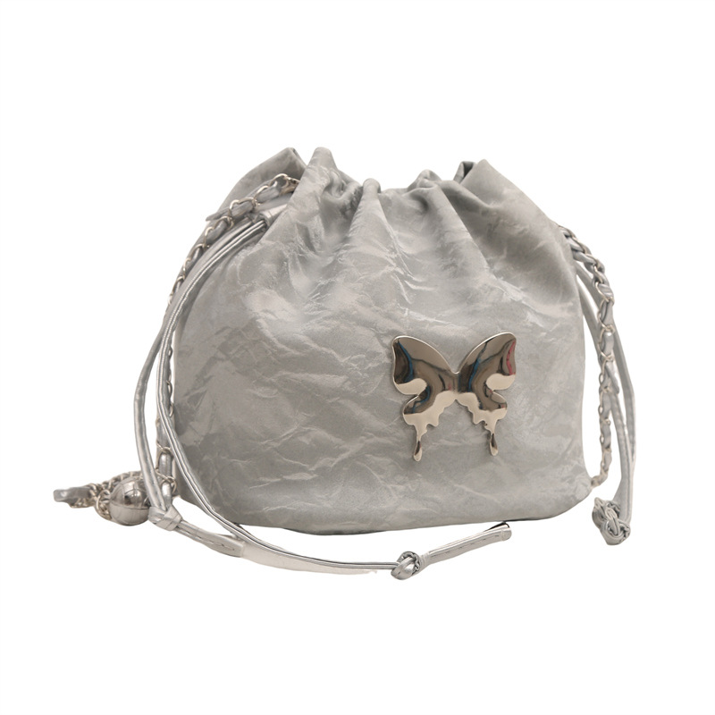 2024 nuevo diseño de nicho de la cadena popular de este año bolso pequeño bolso de mensajero de mariposa femenino hermoso bolso de cubo de un solo hombro