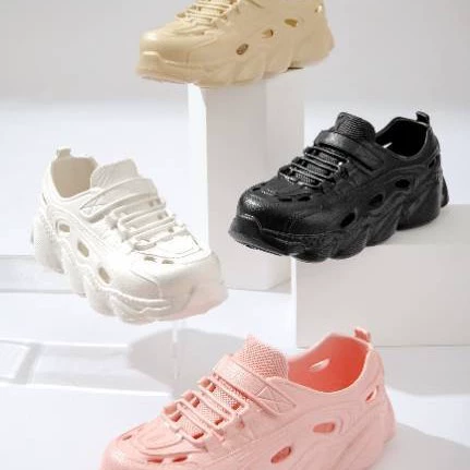 2024 Летние легкие пляжные сандалии трансграничные дышащие пещеры обувь полые повседневные легкие EVA все включено оптовая продажа