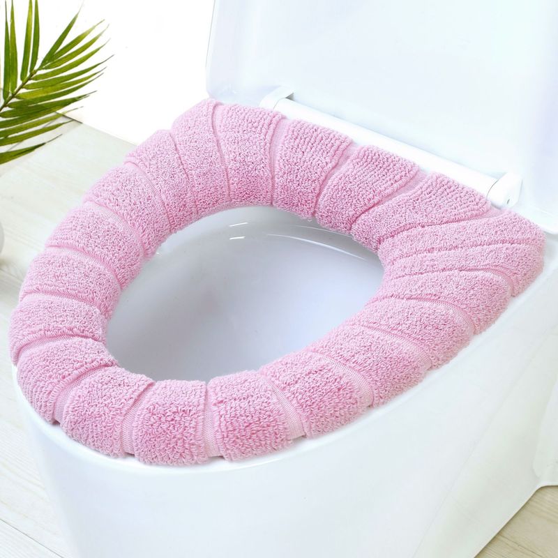 トイレマットを厚くして、トイレ用のトイレカバーをセットして、o型の北欧色のトイレマットを清潔にします。|undefined