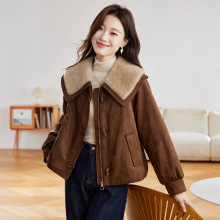 时尚牛角扣毛绒翻领棉服女短款冬季2025新款夹棉保暖减龄棉衣外套
