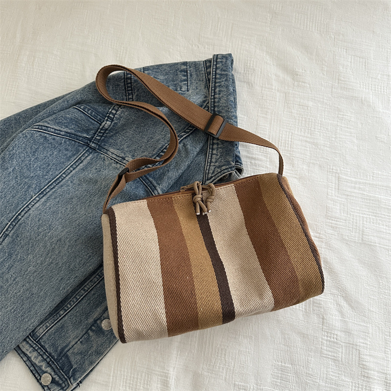 Color contrastante rayas de gran capacidad para mujeres 2024 nueva moda moda bolsa de moda alta sensación de alta calidad bolsa de hombro universal