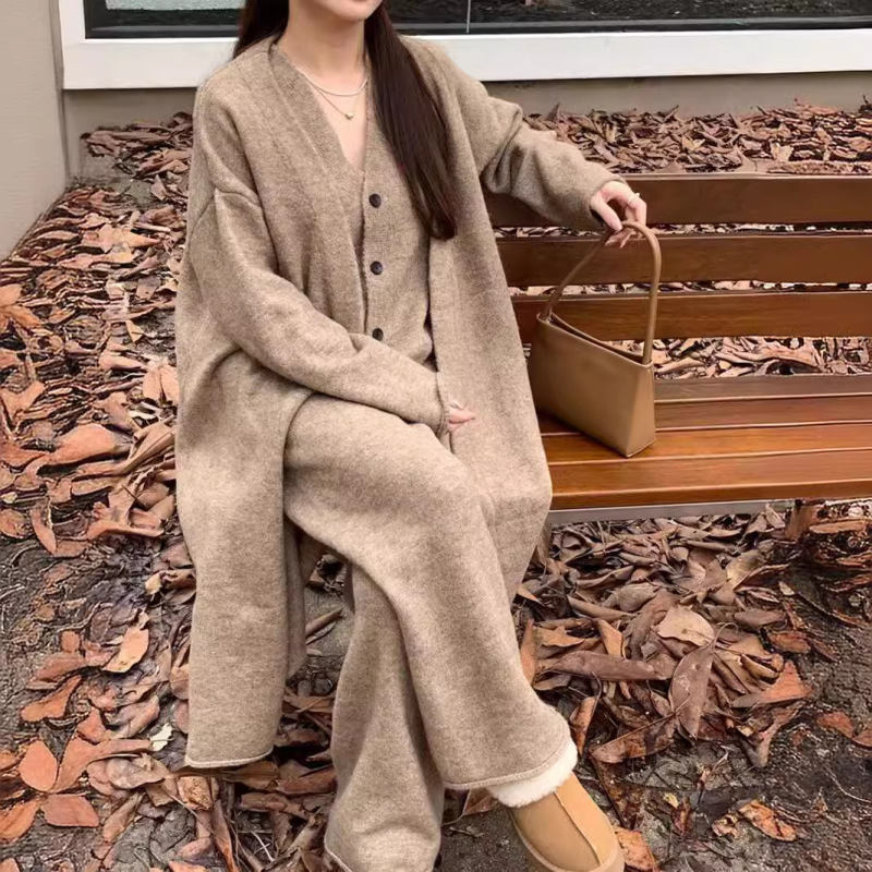 怠惰な風のゆったりした高級セーターセットの女性秋冬スタイルのベストコートのワイドパンツのニットカーディガンの3点セット|undefined
