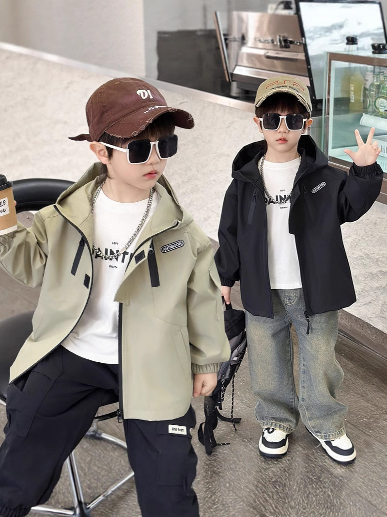 Chaqueta de primavera y otoño de los niños 2025 nueva ropa de asalto de primavera para niños pequeños y medianos niños delgados guapo y elegante