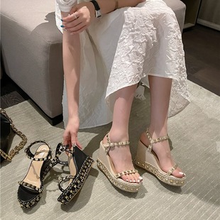Long-term 2024 European and American Summer New Rivet Buckle Wedge Heeled Women's Platform Platform Roman Sandals