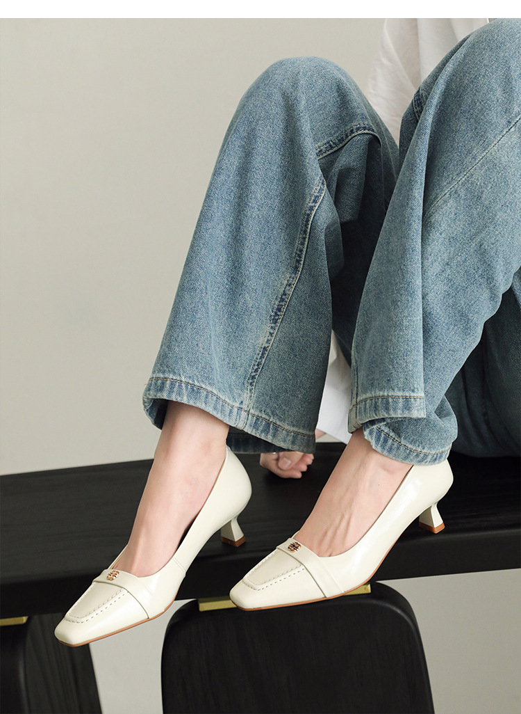 Giày cao gót nữ mũi nhọn cổ điển, gót thô vừa, họa tiết hoa sơn trà, dáng slip-on — đen chi tiết 7