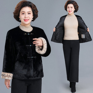 ��⋌�����bˮ���q�������꼃ɫ�A�I�̿��_��������Ů�b��������