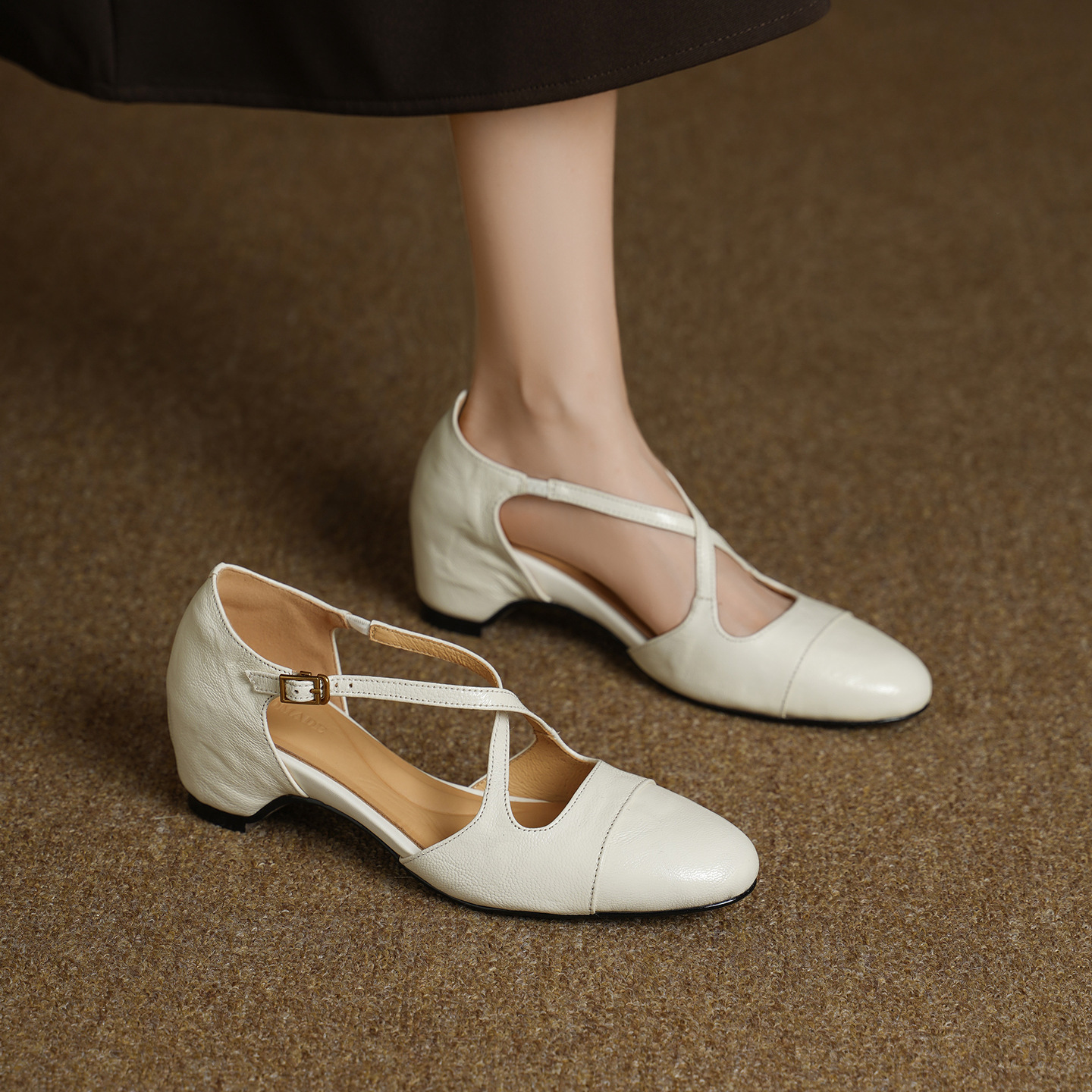 Giày sandal cao gót nữ quai ngang mũi nhọn da dê, gót vuông ổn định — đen