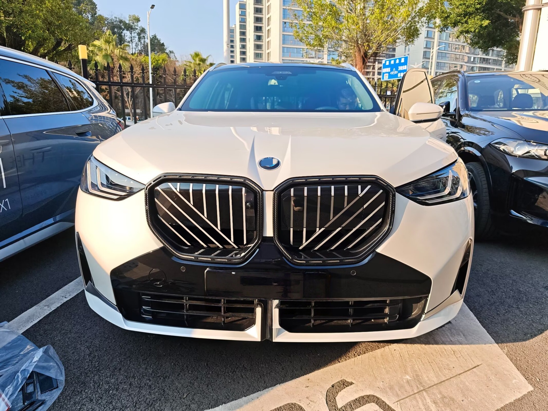 Suitable for 25 Bmw X3 Reversing Mirrors, Fuel Tank Caps, Handles, Door Bowls, Rain Eyebrows, Wind Knives, Grids, Bright Black