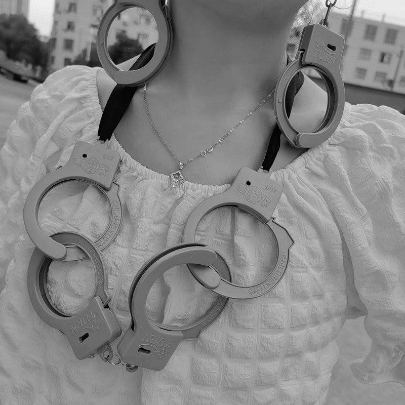 1 Pair Novelty Handcuffs Resin Women's Earrings display picture 1