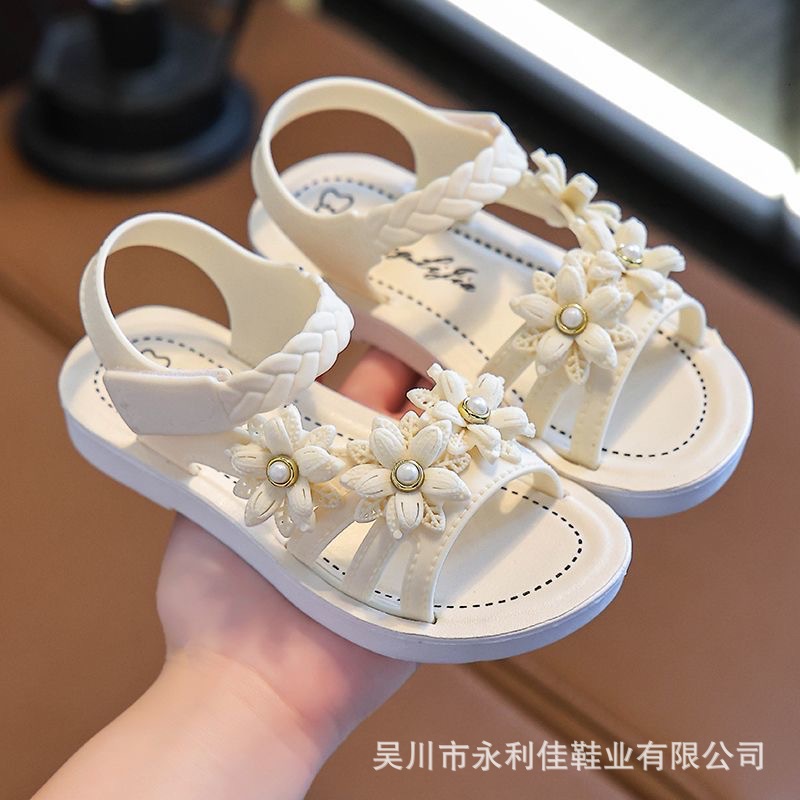 Sandalias de niñas de verano para niños pequeños y medianos nuevos zapatos de perlas de exportación fábrica directa al por mayor 8330 + 35