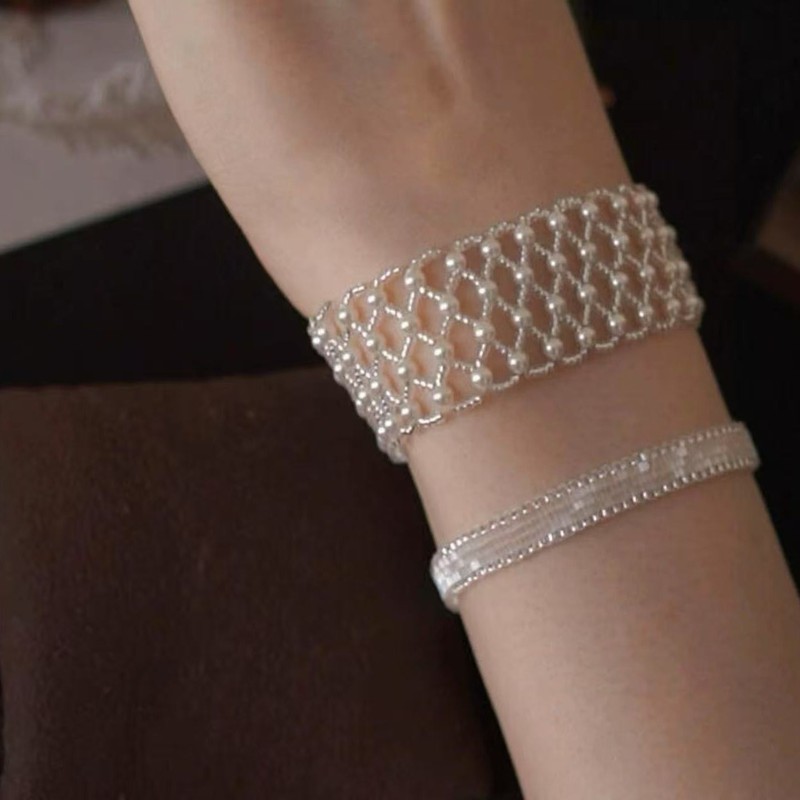 Heavy Industry French Retro Pearl Beaded Braided Bracelet Accessible Luxury Niche Exquisite High-End Design Cut Out Hand Jewelry
