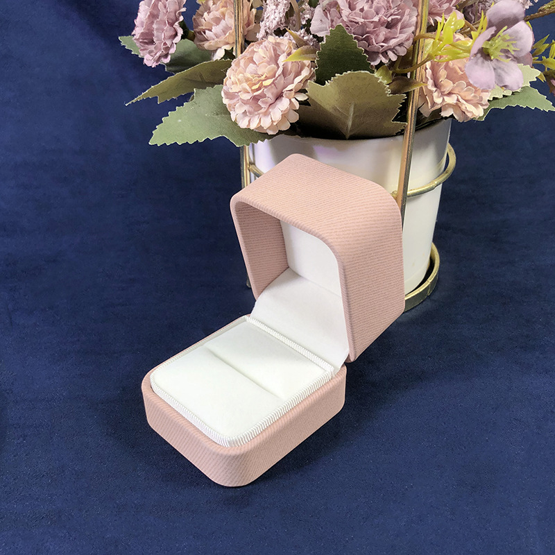 Cubierta de ángulo redondeado fresco caja de joyería de cuero PU caja de embalaje de joyería de moda anillo brazalete embalaje de joyería