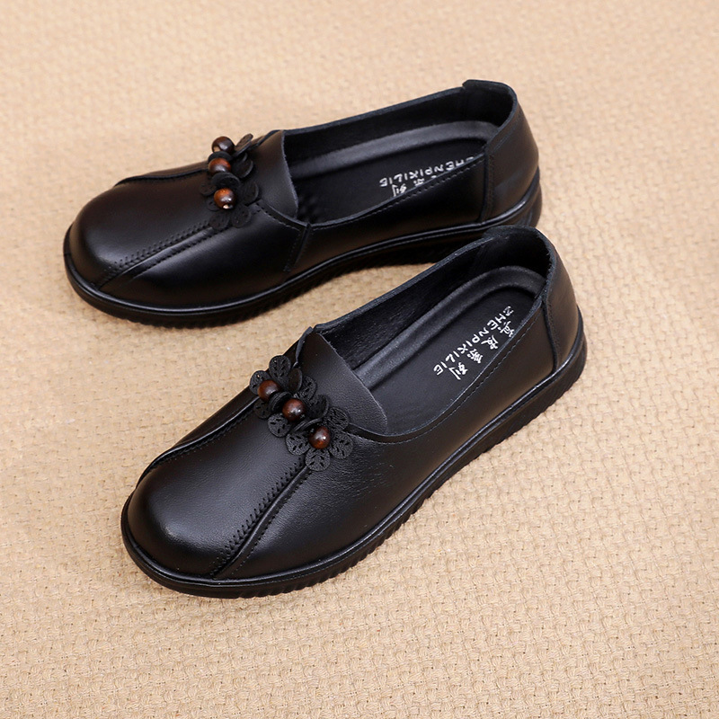 New cowhide mother shoes Four Seasons women's shoes soft bottom lightweight middle-aged and elderly mother leather shoes factory direct wholesale