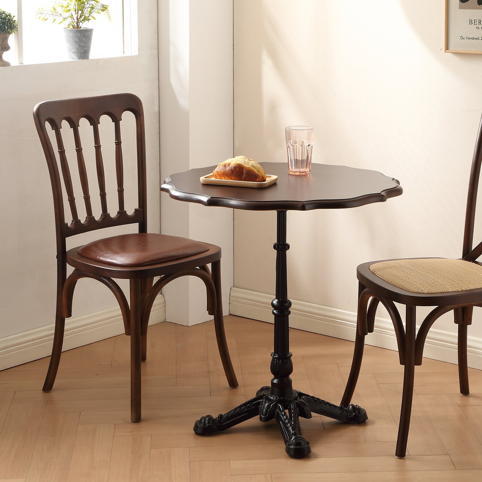 Retro Cafe Table Solid Wood Bakery Shop Commercial Dining Table Antique Style Light Snack Milk Tea Shop Dessert Shop Small Round Table