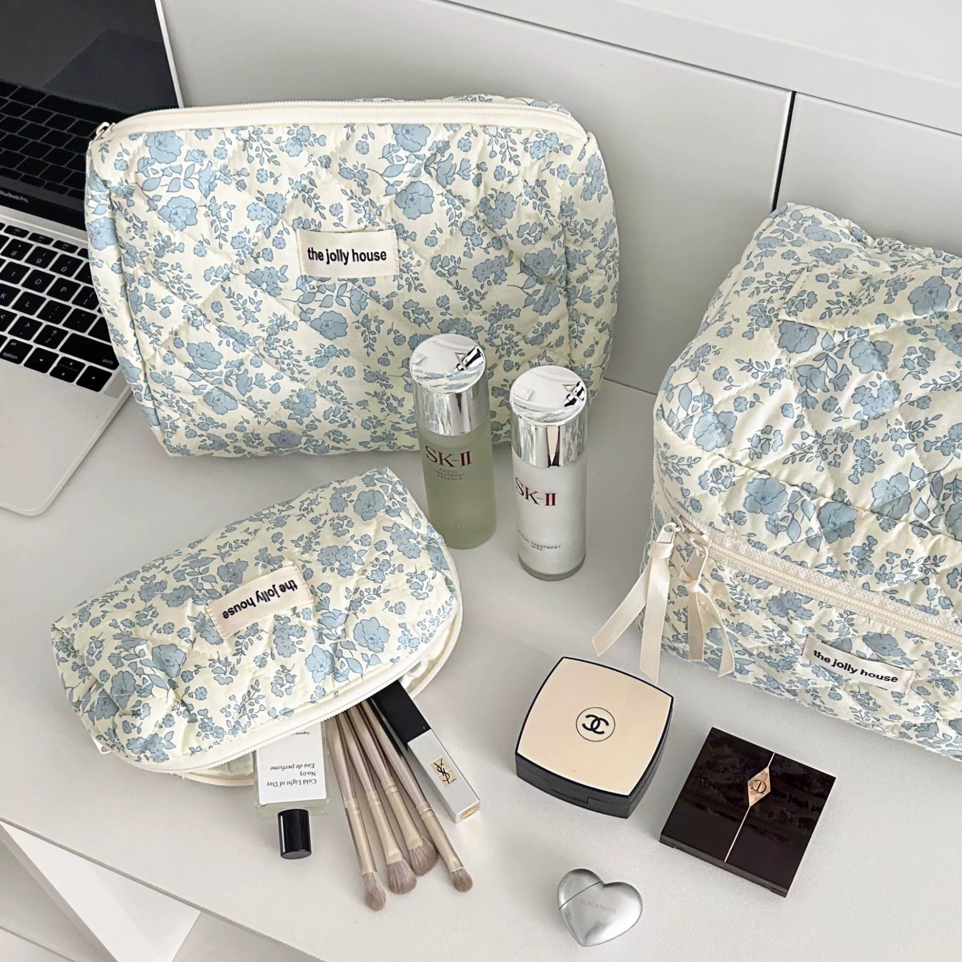 Fresh capacious cosmetic bag, handheld organizer bag
