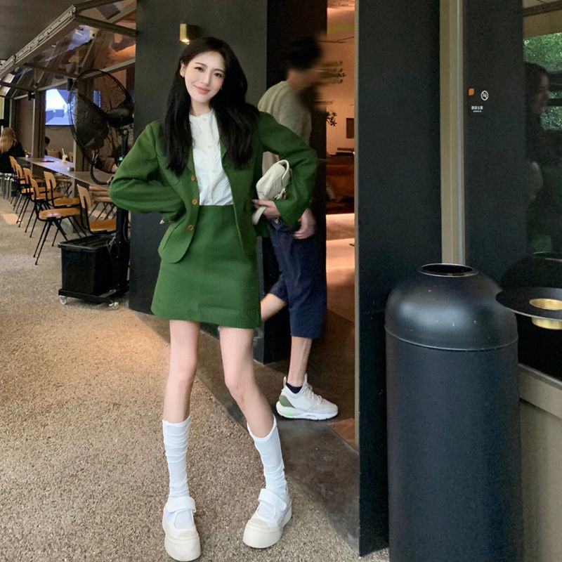 茶系穿搭一整套小香风名媛赫本风小个子绿色西装短裙减龄两件套女|undefined