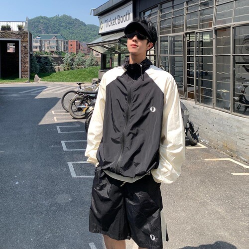 Light luxury casual sunscreen set for men, summer sunscreen top and shorts set, matching a pair of American streetwear outdoor two-piece set