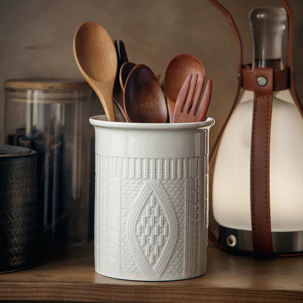 Yan and practical sweater relief storage tank dining table ceramic chopsticks cage desktop study ornaments cross-border export
