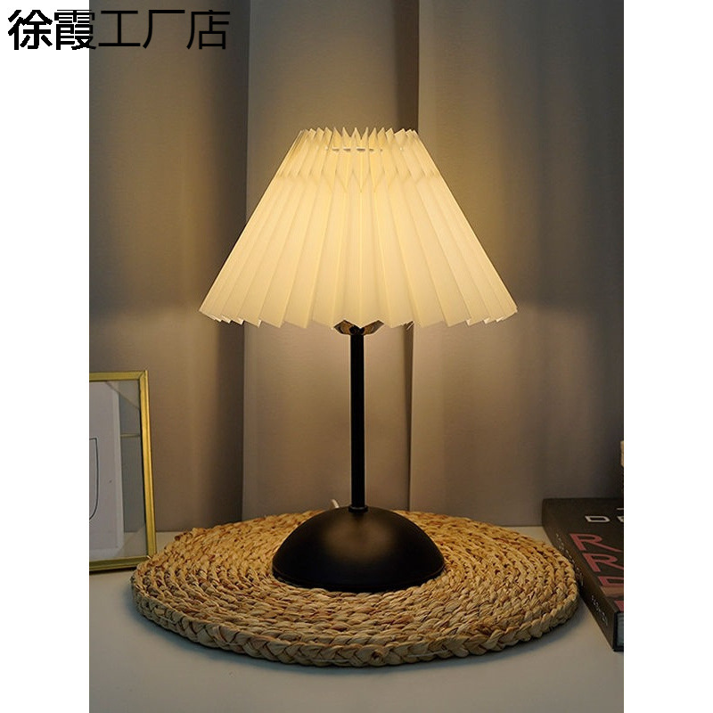 Nordic Retro Table Lamp Dormitory Bedroom Sleep Bedside Lamp Atmosphere Pleated Remote Control Night Light Baby Feeding Nordic Retro Table Lamp Dormitory Bedroom Sleep Bedside Lamp Atmosphere Pleated Remote Control Night Light Baby Feeding