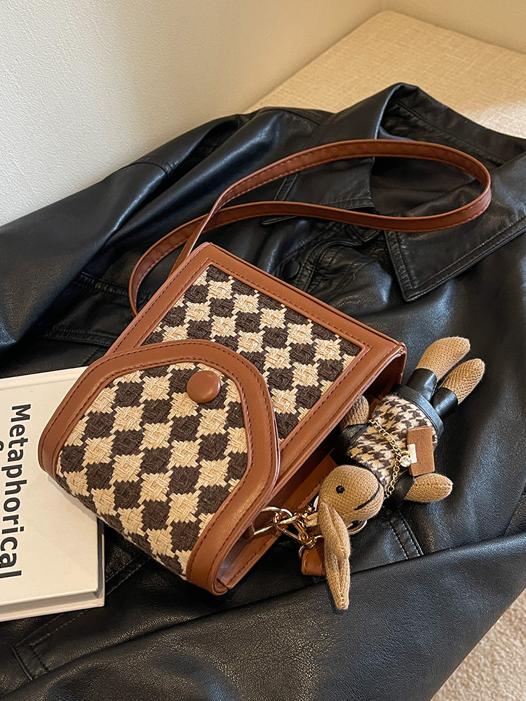 This year's popular bag for women 2023 new fashion Messenger phone bag for women ins French style niche shoulder bag for women