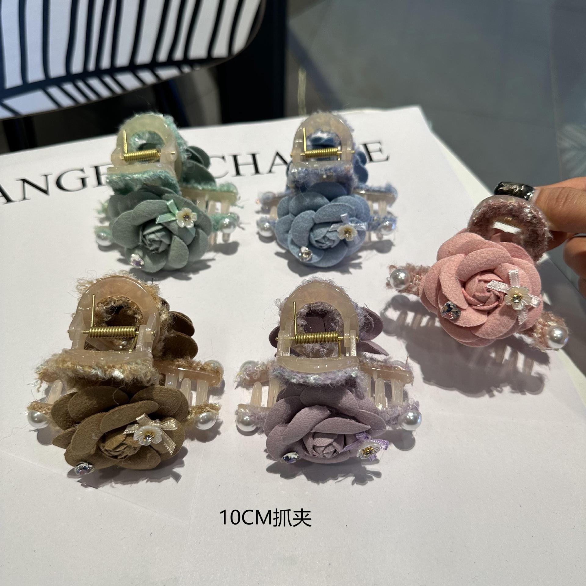 毛絨山茶花抓夾秋冬時尚後腦勺盤發鯊魚夾氣質百搭新款發抓髮飾