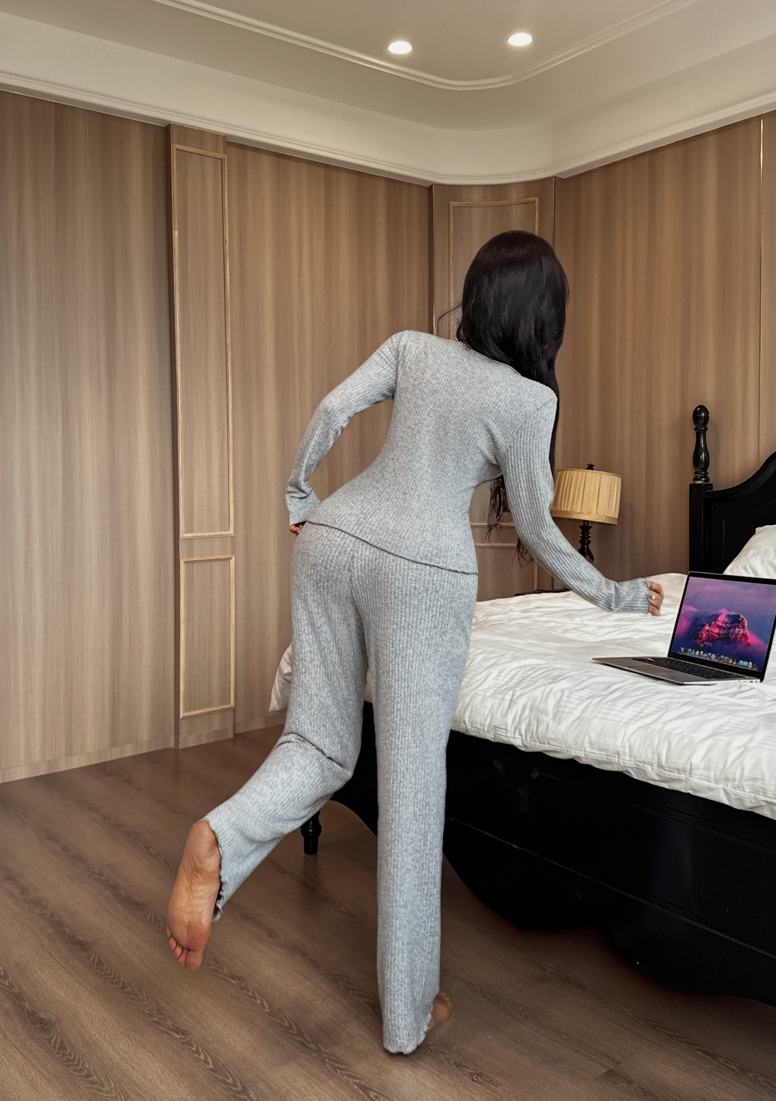 Dam pyjamasset stickad med rosett v-ringad topp och byxor_voghion.com