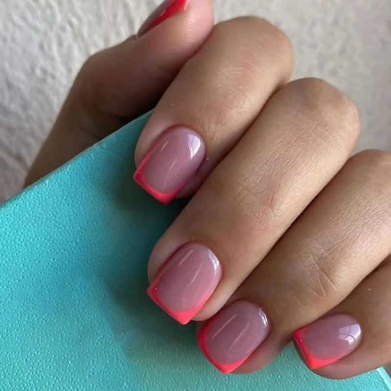 Short Simple Barbie Powder French Nail Art European and American Girls Bright Summer Fake Nail Finished 24 Pieces