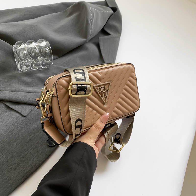 Comercio exterior transfronterizo bolso cuadrado pequeño de un solo hombro europeo y americano 2024 nuevo bolso femenino de moda de otoño bolso de cámara de mensajero casual de todo fósforo