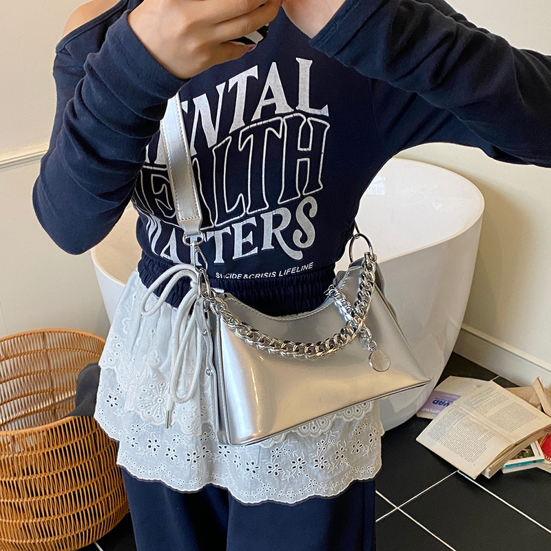Bolso de alta calidad con textura 2025 verano nuevo bolso de cadena charol brillante bolso de hombro moda para mujer