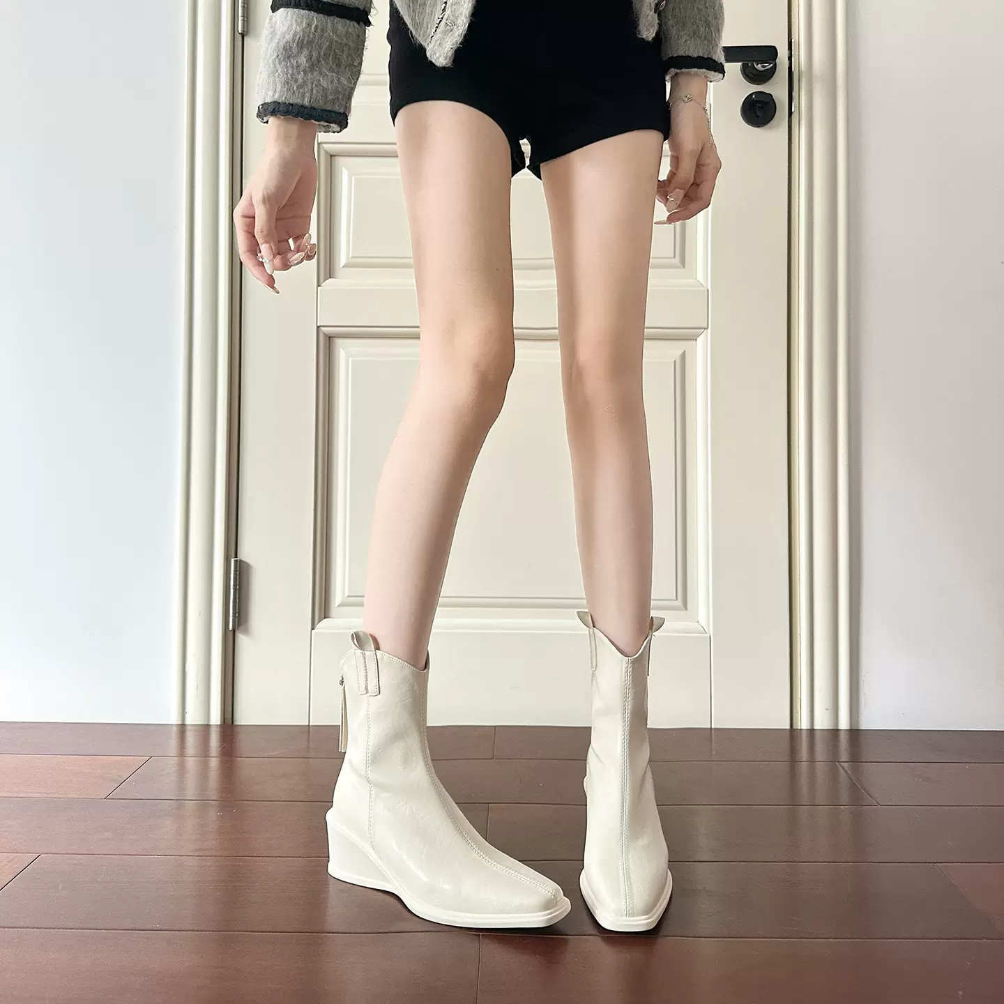 白色厚底坡跟弹力瘦瘦靴女2025秋冬新款复古百搭英伦风短靴马丁靴