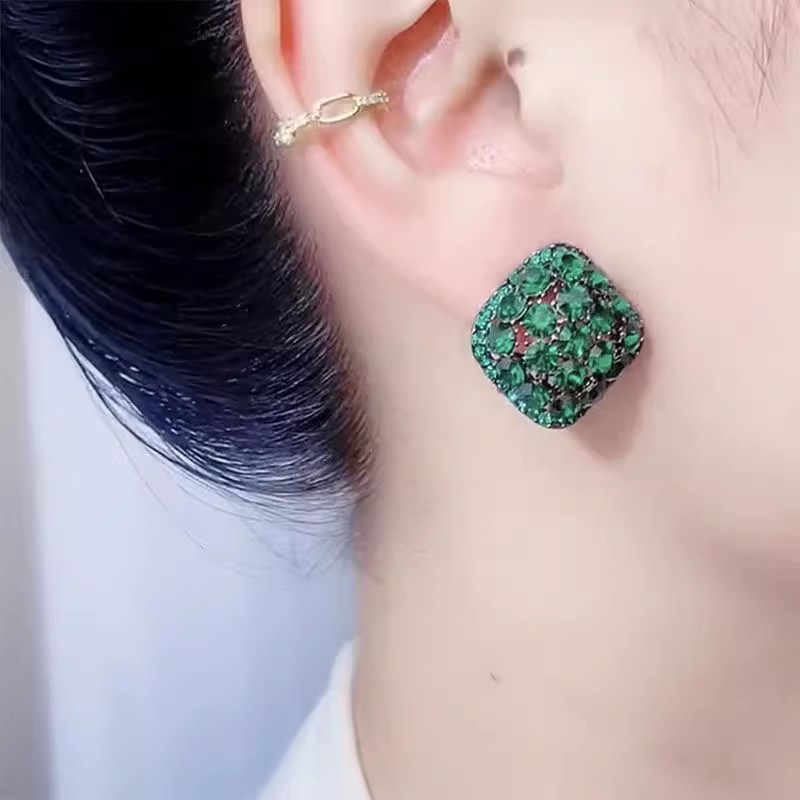 Green geometric retro elegant earrings with zircon
