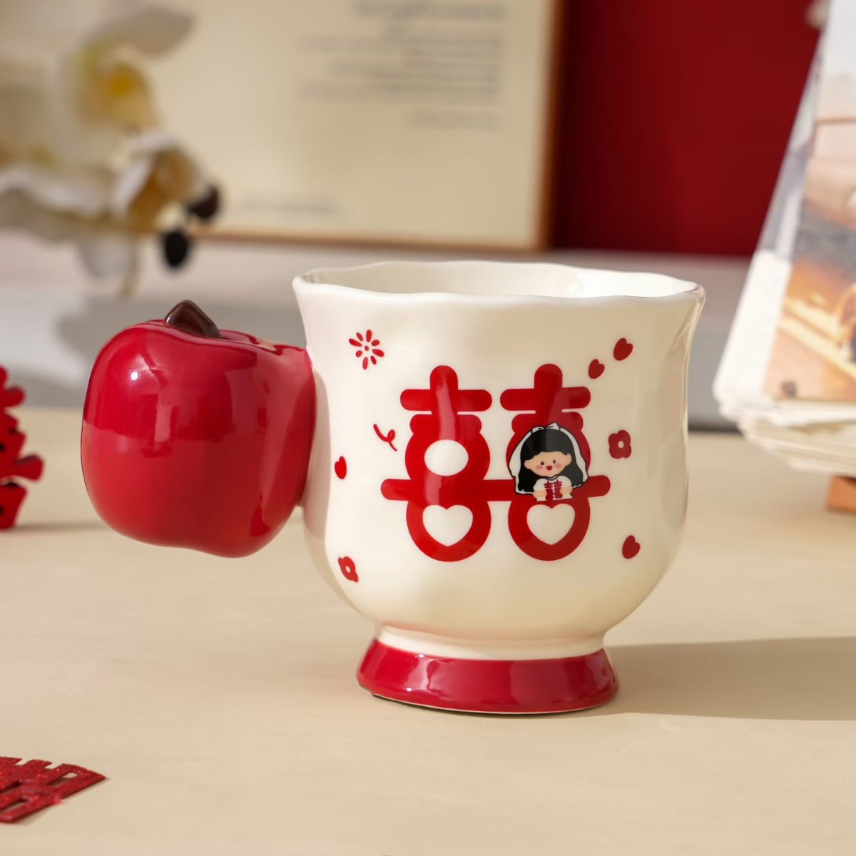 Pareja creativa china para copas regalo de mano taza de cerámica de pie alto mango de manzana personalidad taza de agua para beber taza de boda taza de martillo